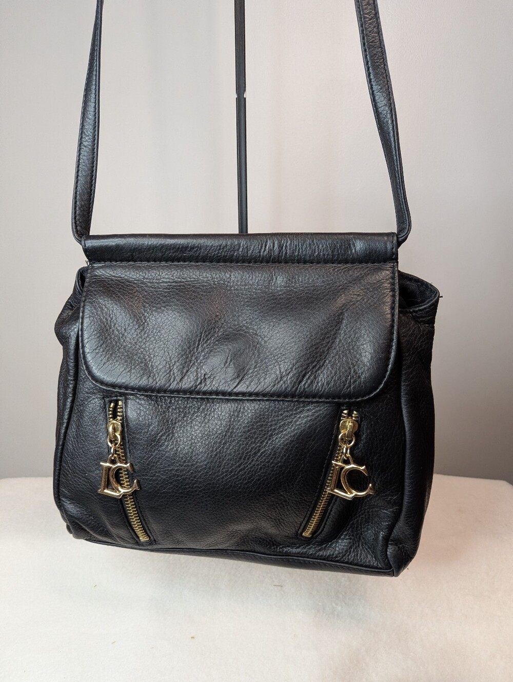 Vintage Leather Co Black Leather Flap Crossbody Bag Gold Zipper Accents